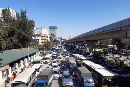 Hà Nội: Tai nạn giao thông nghiêm trọng 2 người tử vong