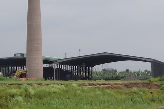 Hải Dương: Nhà máy gạch xây dựng không phép bất chấp lệnh đình chỉ!