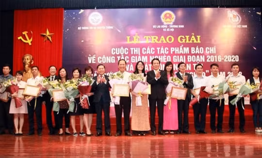 Nhà báo đi tìm câu trả lời về chính sách giảm nghèo