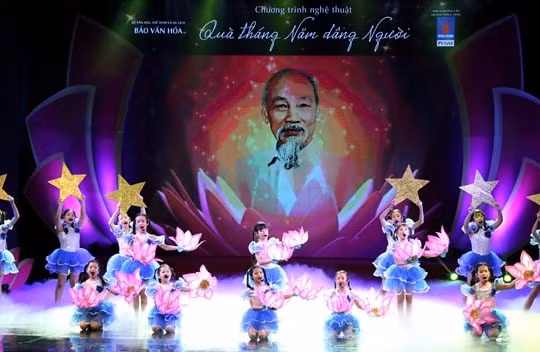 “Quà tháng Năm dâng Người”