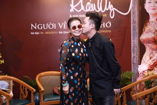Nữ danh ca Khánh Ly kết hợp với divo Tùng Dương trong live concert "Người về bỗng nhớ"