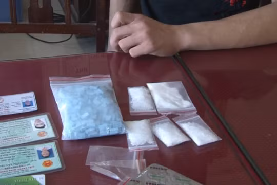 Kiểm tra cốp xe nam thanh niên, phát hiện nhiều thuốc lắc và Ketamin