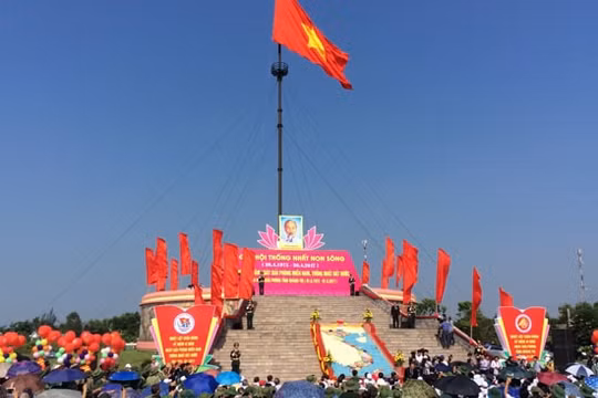 Lễ Thượng cờ "Thống nhất non sông "- niềm kiêu hãnh, tự hào của dân tộc Việt Nam