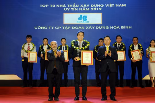 Tập đoàn Xây dựng Hòa Bình 3 năm liêp tiếp đạt Top 10 Nhà thầu Xây dựng uy tín