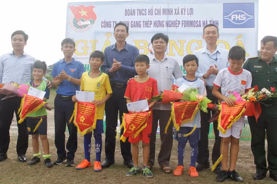 Công ty Formosa Hà Tĩnh tặng quà cho trẻ em nghèo trên địa bàn