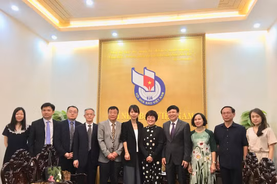Đoàn đại biểu Hội Nhà báo toàn Trung Quốc và Hội Nhà báo Việt Nam tăng cường quan hệ hợp tác