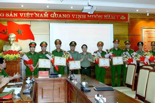 Quảng Bình: Khen thưởng chuyên án triệt phá đường dây “gái gọi” và “bay lắc” quy mô lớn