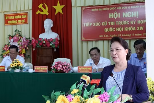 Chủ tịch Quốc hội Nguyễn Thị Kim Ngân tiếp xúc cử tri TP Cần Thơ