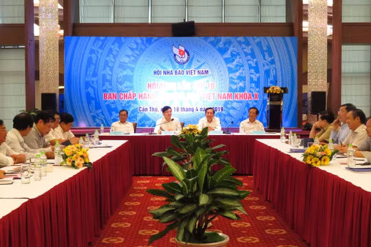 Đổi mới phương thức lãnh đạo có trọng tâm, trọng điểm, sâu sát và quyết liệt!