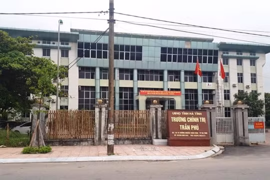 Đình chỉ Trưởng Khoa Trường Chính trị Hà Tĩnh vì xuyên tạc lãnh đạo Đảng, Nhà nước trên Facebook