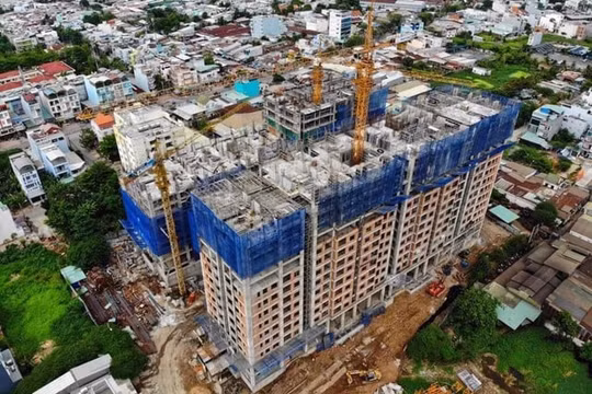 TP Hồ Chí Minh: Căn hộ phân khúc trung cấp đang khán hiếm nguồn cung