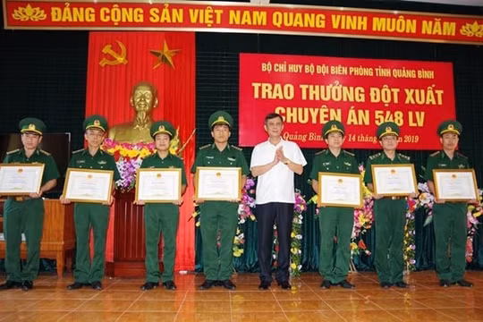 Quảng Bình: Thưởng nóng Ban chuyên án phá đường dây vận chuyển 100.000 viên ma túy xuyên quốc gia