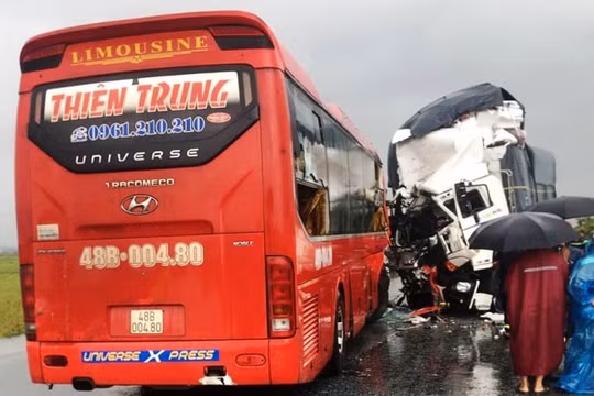 Nghệ An: Hai vụ tai nạn liên tiếp khiến hàng chục người thương vong