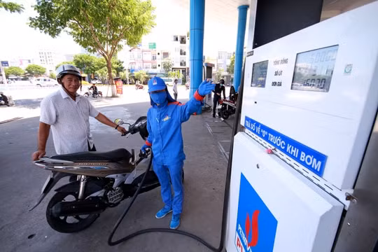 Vụ án xăng giả giải đáp nguyên nhân các trường hợp xe đang chạy bỗng nhiên bốc cháy 