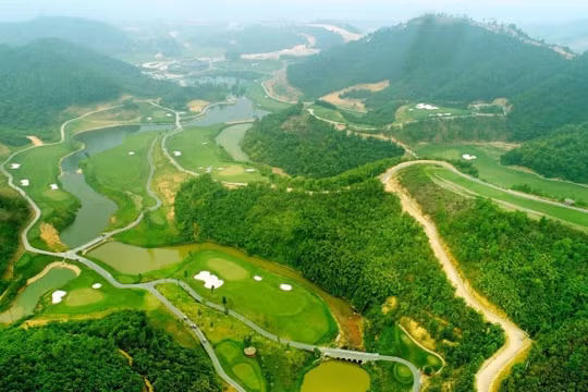 Mãn nhãn với sân golf có địa hình khó và đẹp bậc nhất Việt Nam
