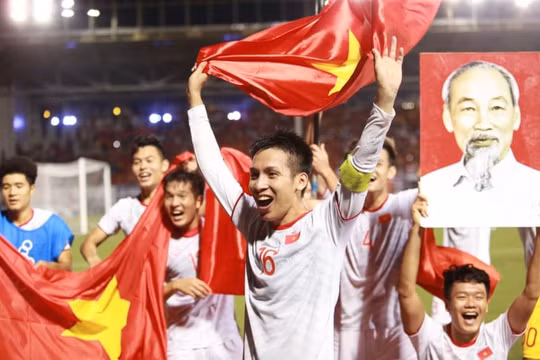 Tác nghiệp đáng nhớ tại trận chung kết U22 Việt Nam - U22 Indonesia