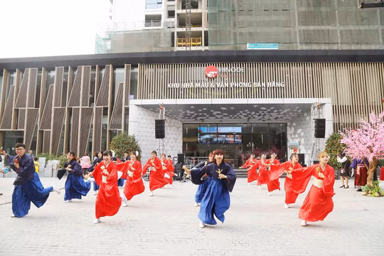 Tưng bừng ngày hội Mặt trời độc đáo bậc nhất tại Hà Nội