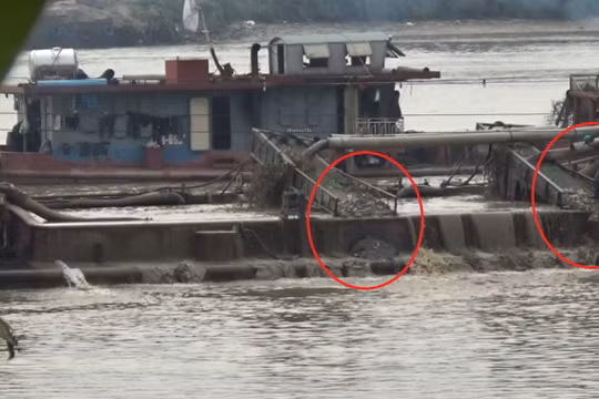 Mượn “bùa” nạo vét bến khách ngang sông, doanh nghiệp đua nhau rút ruột sông Hồng