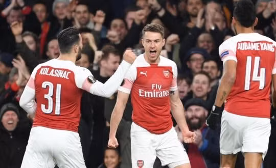 Thi đấu ấn tượng, Arsenal dễ dàng vượt qua Napoli