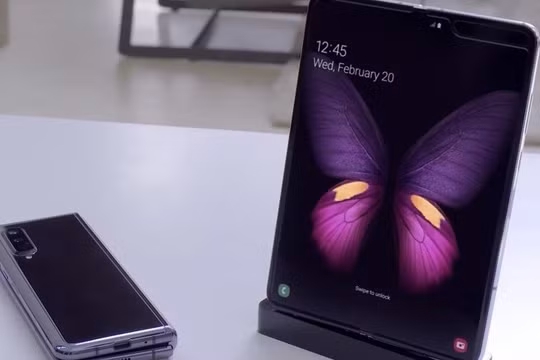 Smartphone màn hình gập sẽ không còn "trên trời" trong tương lai ngắn