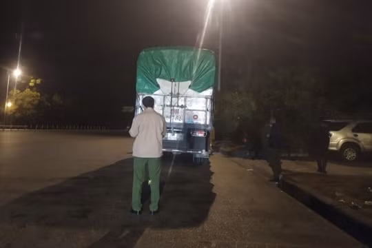 Cục QLTT Hà Nội bắt giữ 30 tấn bánh kẹo không rõ nguồn gốc