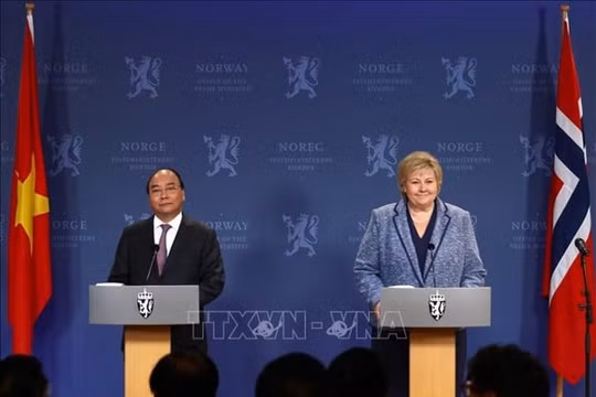 Thủ tướng Nguyễn Xuân Phúc hội đàm với Thủ tướng Na Uy Erna Solberg