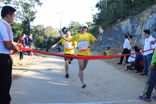 Number 1 Active đồng hành cùng giải việt dã leo núi Chinh phục đỉnh Bà Rá lần thứ 25