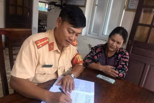 Hà Tĩnh: Nhặt được 15 triệu đồng, người phụ nữ nghèo nhờ tìm người trả lại