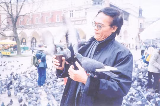 Nhà thơ Anh Ngọc: Đất nước cần những anh hùng trong yêu thương