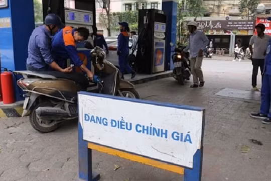 Xăng dầu không giảm giá sâu như dự đoán
