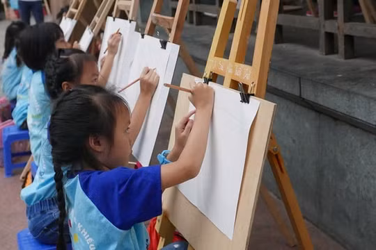 Nhiều ước nguyện ý nghĩa từ cuộc thi vẽ tranh quốc tế “Em yêu Hà Nội - Thành phố vì hòa bình”