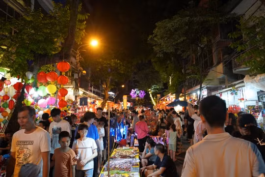 Phố cổ Hà Nội nhộn nhịp đón tết Trung Thu