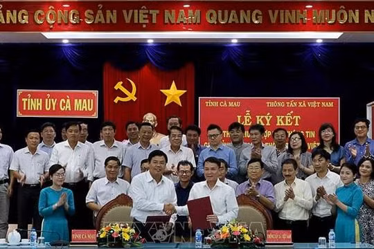 TTXVN và UBND tỉnh Cà Mau ký kết hợp tác thông tin