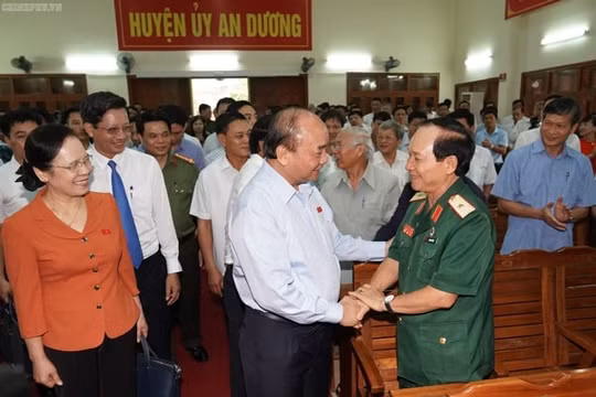 Thủ tướng Nguyễn Xuân Phúc tiếp xúc cử tri thành phố Hải Phòng