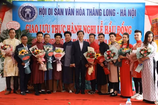Giao lưu thực hành nghi lễ hầu đồng trong tín ngưỡng thờ Mẫu Tam phủ của người Việt