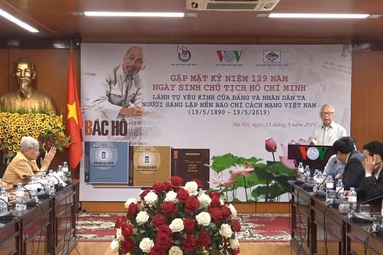 Ấm áp buổi gặp mặt kỷ niệm 129 năm ngày sinh Chủ tịch Hồ Chí Minh