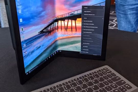 Lenovo gây bất ngờ với laptop màn hình gập ThinkPad X1