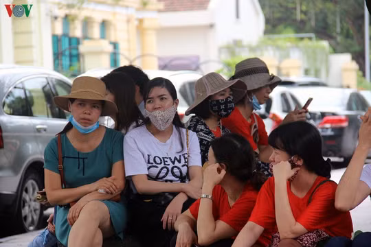 Hà Nội: Hàng nghìn giáo viên thấp thỏm trước quyết định tuyển dụng bằng xét tuyển