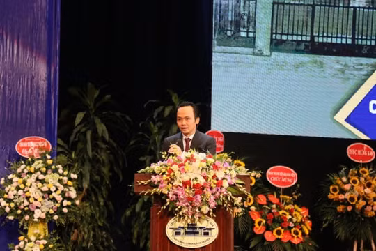 "Đừng chọn việc nhẹ, cũng đừng chọn việc dễ, hãy chọn công việc để có thể chiến đấu và chiến thắng"