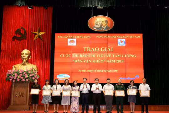 Trao giải cho 50 tác phẩm báo chí xuất sắc lọt vào chung khảo