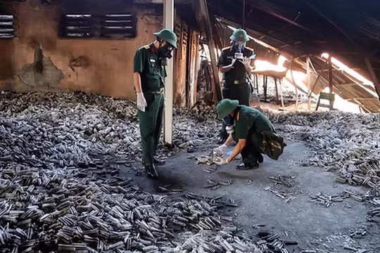 Lãnh đạo Công ty bóng đèn phích nước Rạng Đông bị tố che giấu sự thật