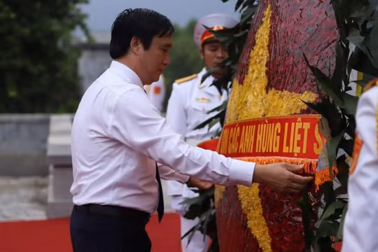 Phú Thọ: Dâng hương tưởng niệm các anh hùng liệt sỹ