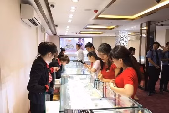 Giá vàng trong nước tăng - giảm trái chiều