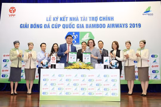Lễ ký kết nhà tài trợ chính Giải Bóng đá Cúp Quốc gia Bamboo Airways 2019