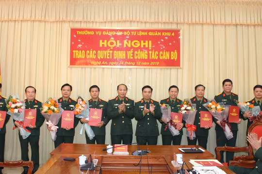 Bổ nhiệm chính ủy và chỉ huy trưởng Bộ chỉ huy quân sự tỉnh Thừa Thiên Huế