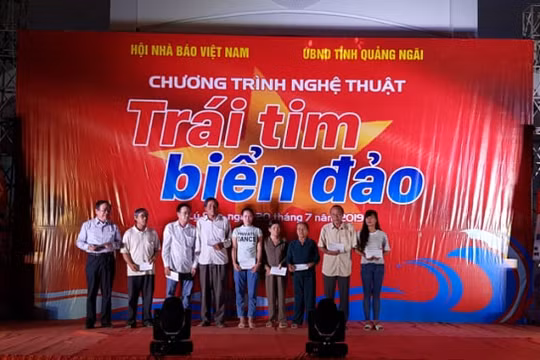 Ấm áp chương trình “Trái tim biển đảo” tại Lý Sơn