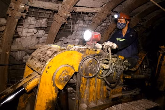 Than Nam Mẫu đẩy nhanh tiến độ đào lò