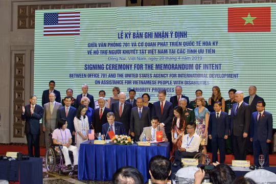 Việt Nam - Hoa Kỳ ký bản ghi nhận hỗ trợ người khuyết tật sau chiến tranh tại Việt Nam