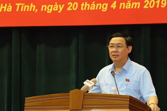 Phó Thủ tướng Vương Đình Huệ tiếp xúc cử tri doanh nghiệp tỉnh Hà Tĩnh