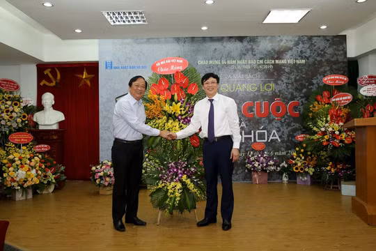 Nhà báo Hồ Quang Lợi ra mắt cuốn sách “Thời cuộc và Văn hóa”